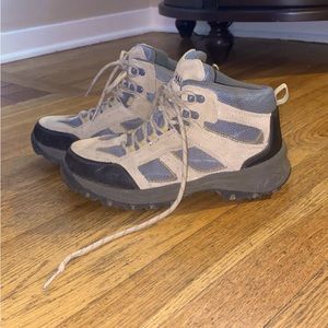 Denali Women’s Hiking Boot (Size 6)